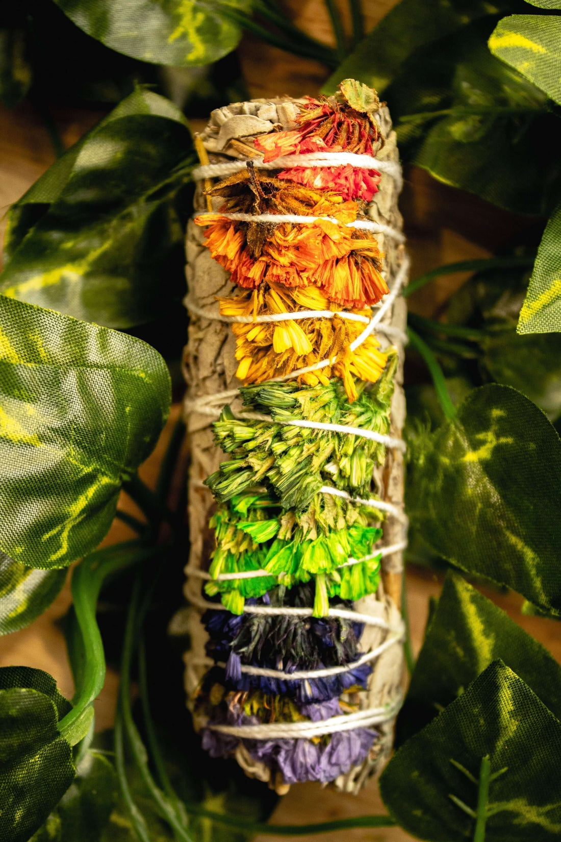 Ethically Sourced 7 Chakra Native White Sage Smudge Stick - Compact and Powerful Tool.